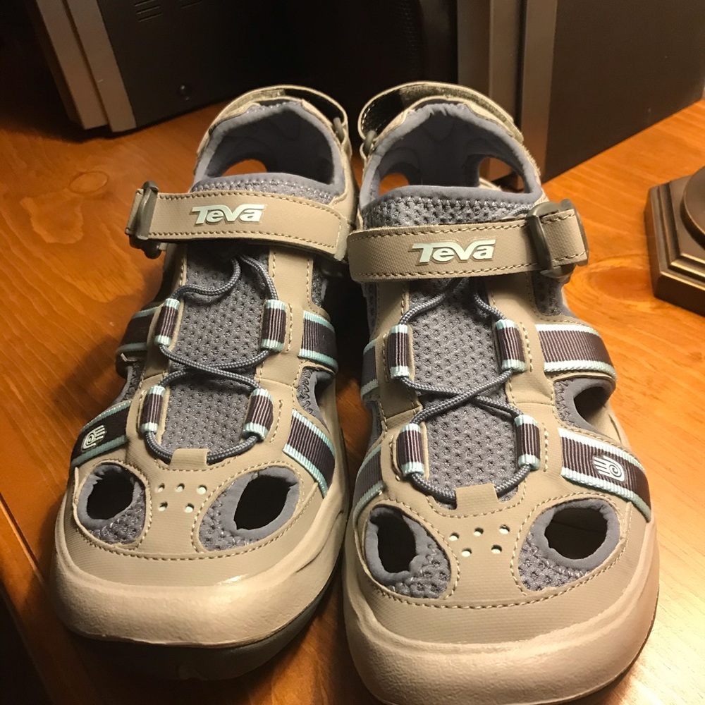 Teva Women’s Onimum Sandal Size 9.5